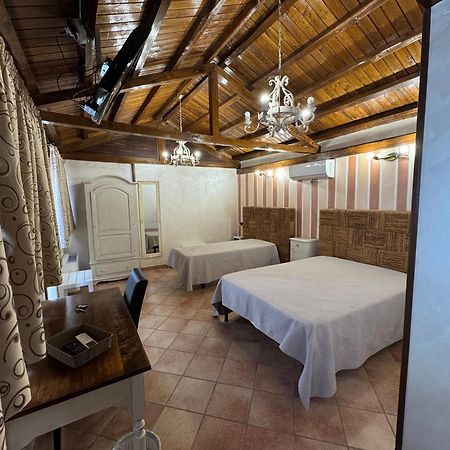 B&B oasi di mamma clara Latina Bagian luar foto