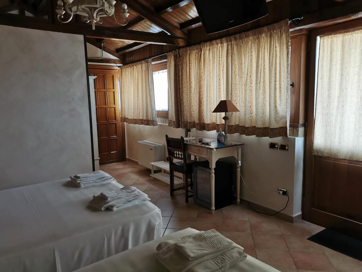 B&B oasi di mamma clara Latina Bagian luar foto