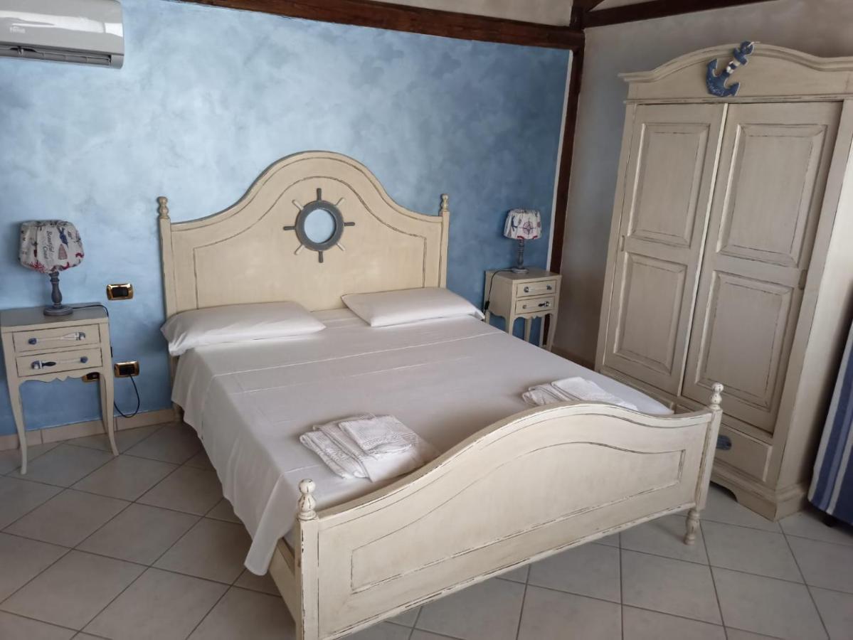 B&B oasi di mamma clara Latina Bagian luar foto