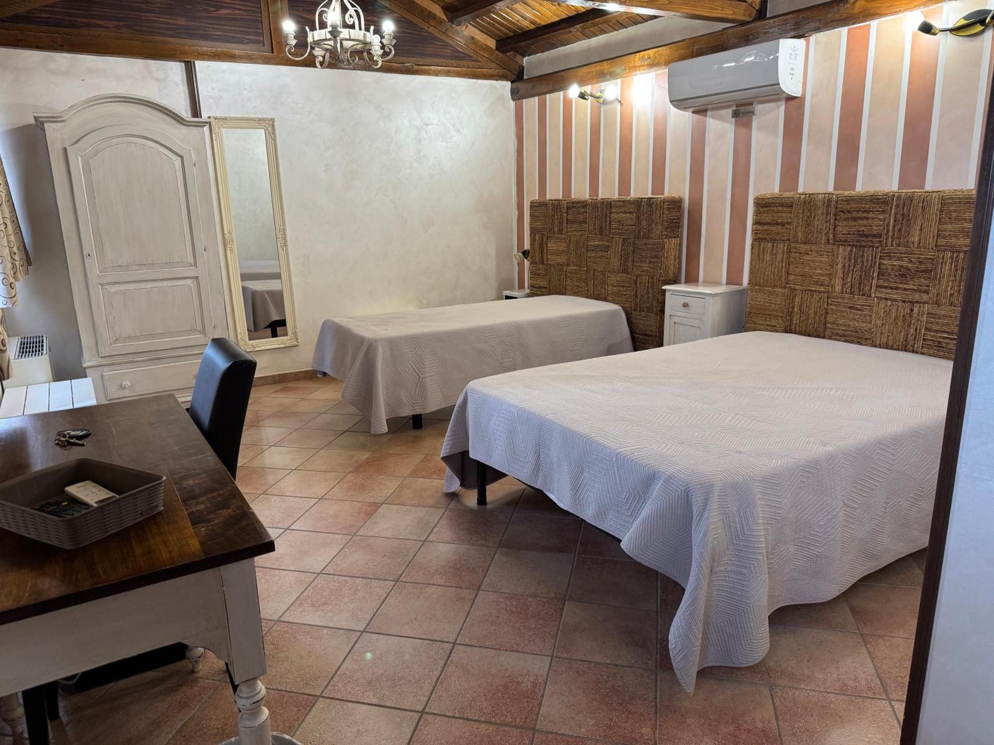 B&B oasi di mamma clara Latina Bagian luar foto