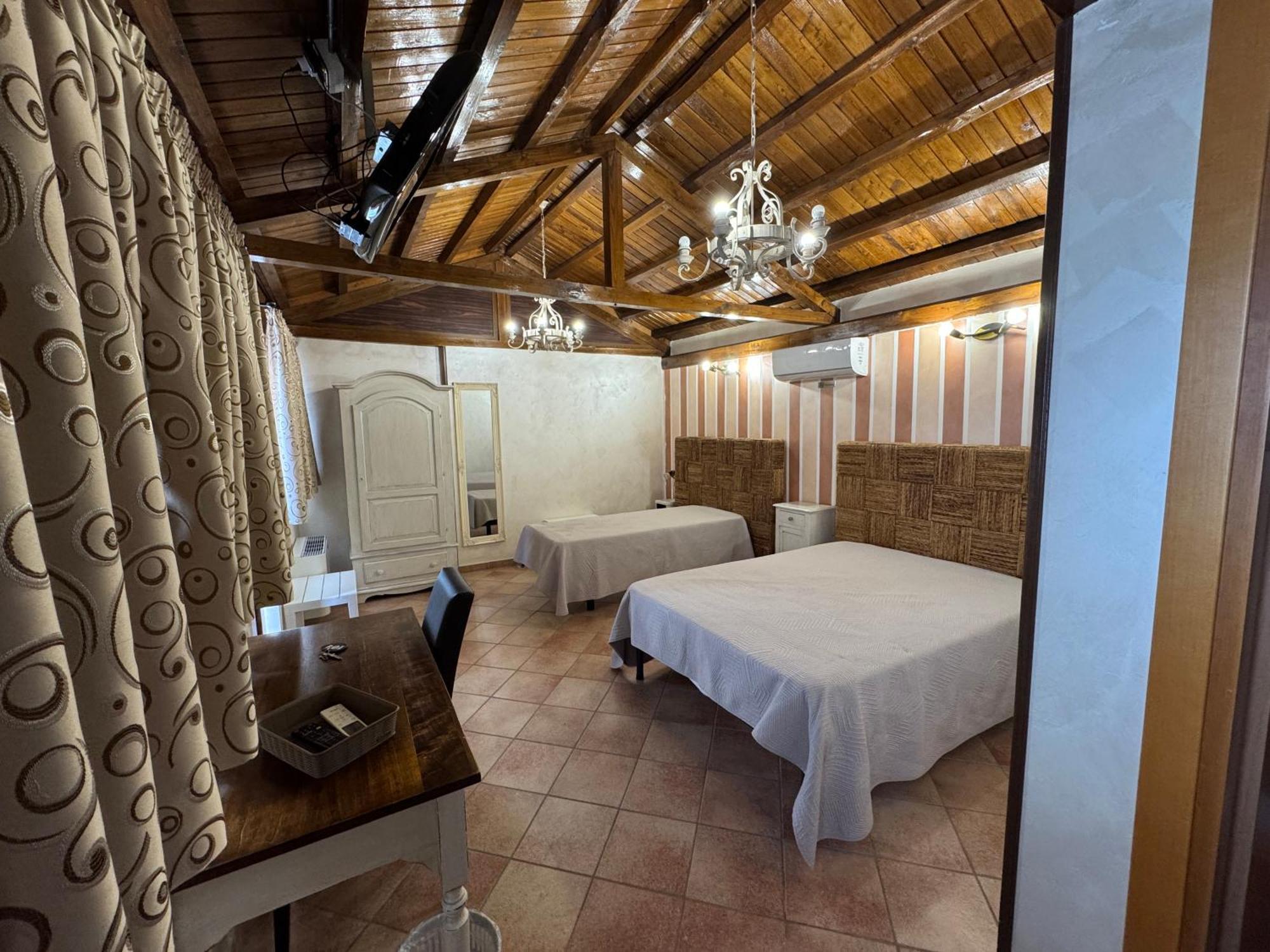 B&B oasi di mamma clara Latina Bagian luar foto