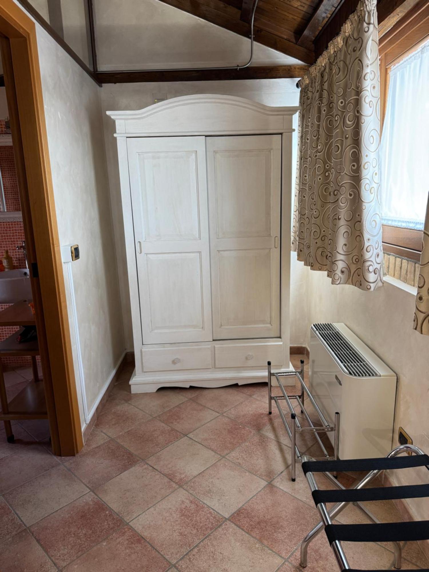 B&B oasi di mamma clara Latina Bagian luar foto